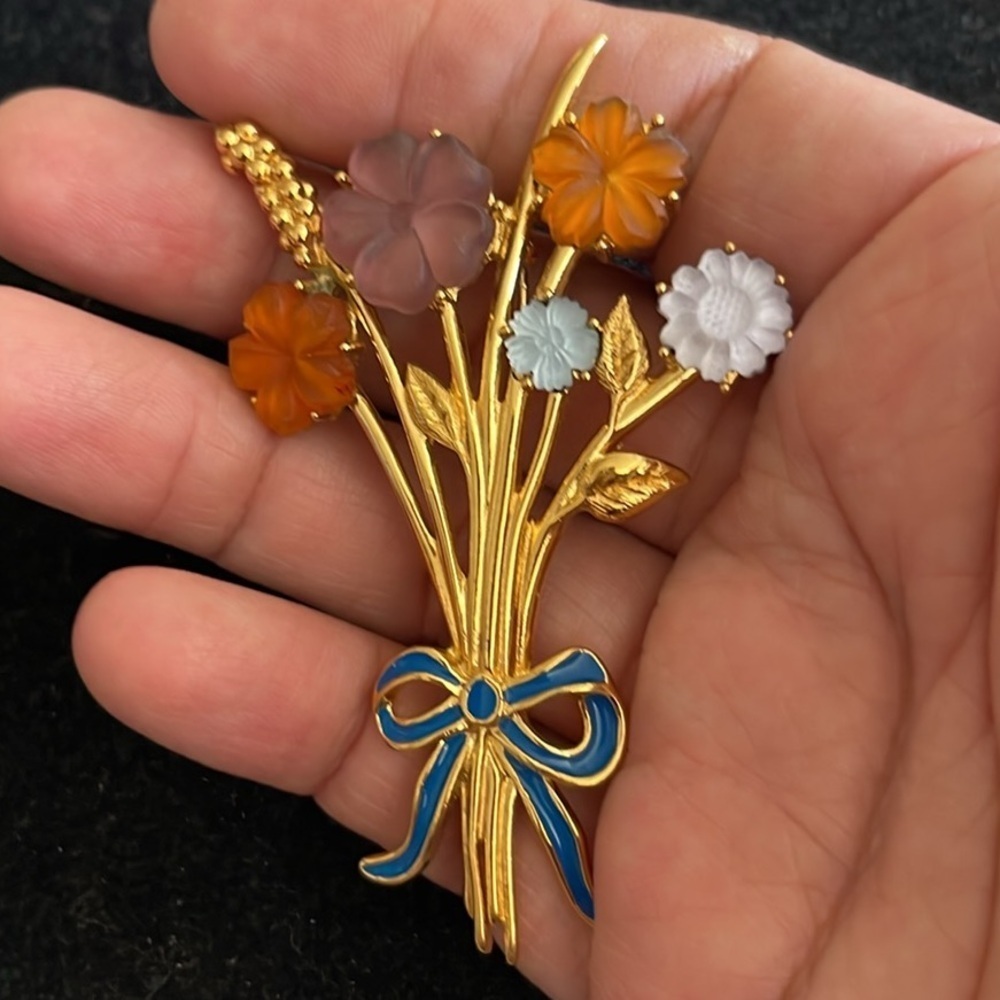 Monet Signed Vintage Lucite Acrylic Flowers Bouquet Brooch. MA